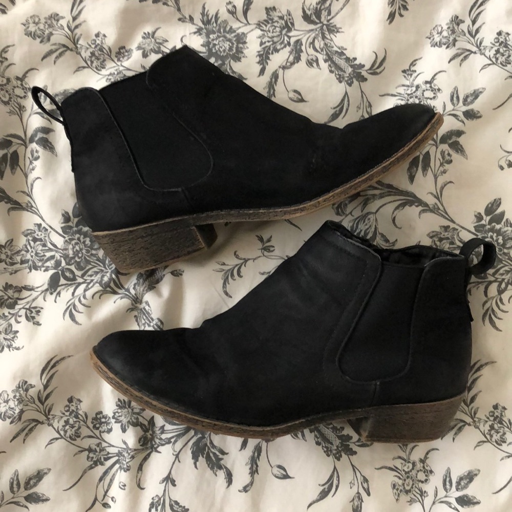 Short Black Chelsea Boots